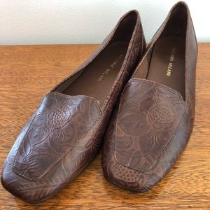 Antonio Melani tooled leather shoes flats